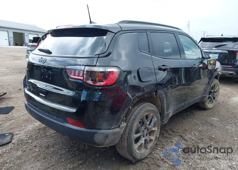 2025 Jeep Compass Latitude 4X4 z USA, uszkodzony, nr VIN 3C4NJDBN4ST553209